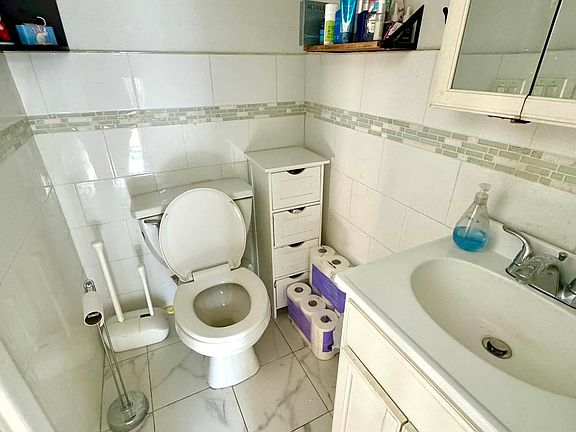 4th image of 142 1st Ave APT 2