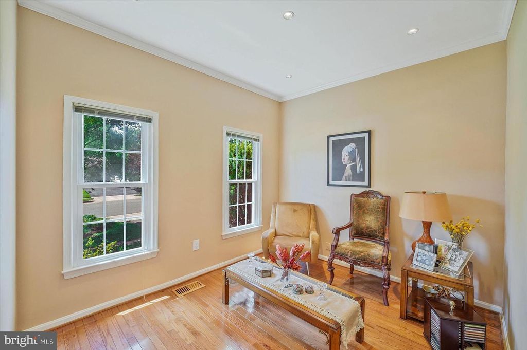 7902 Larrick Ct, Springfield, VA - More