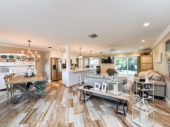 4th image of 7443 Blaine Way