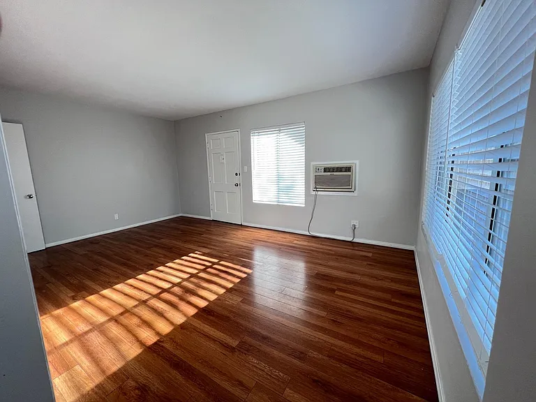 1500 N Buena Vista St #B — Photo 19
