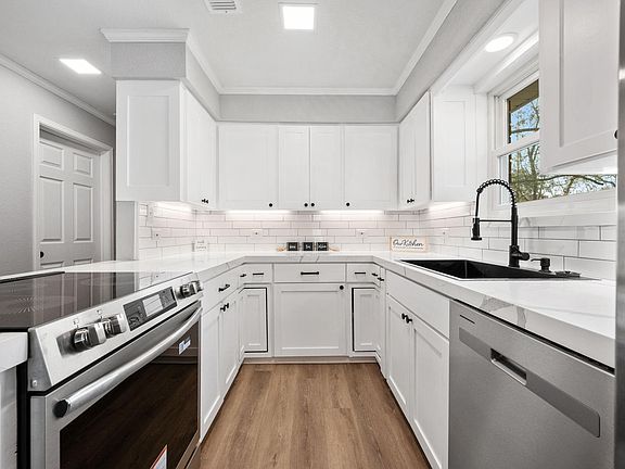 3rd image of 16746 Main St