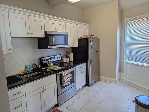 5th image of 422-5 Pembroke Ave