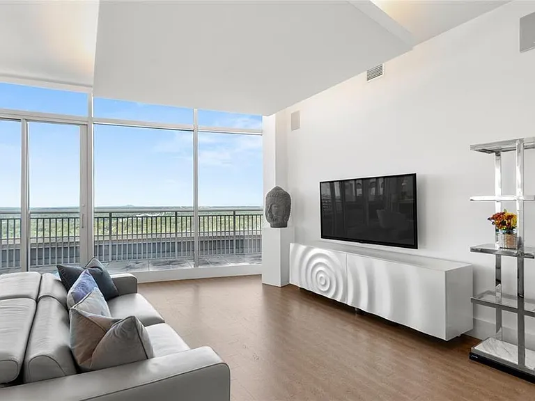 3338 Peachtree Rd NE #3501 — Photo 9