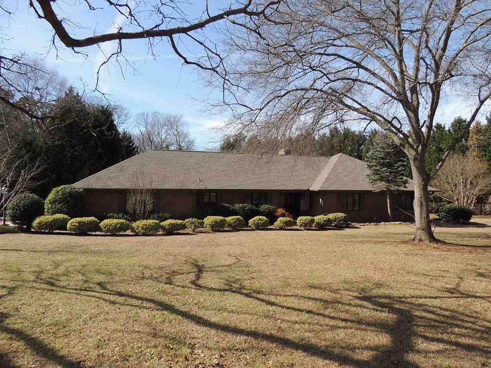 1st image of 102 Thornhill Dr