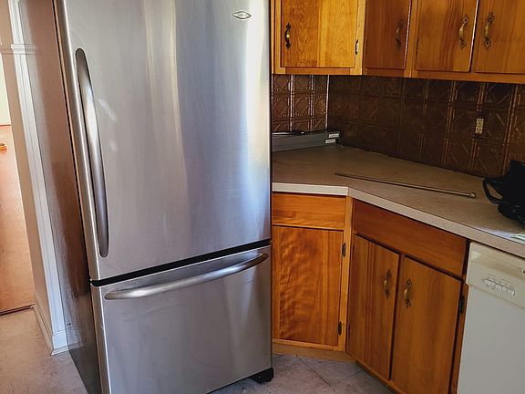 3rd image of 30 Amboy Ave #1