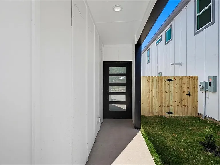2534 Lowery St — Photo 17
