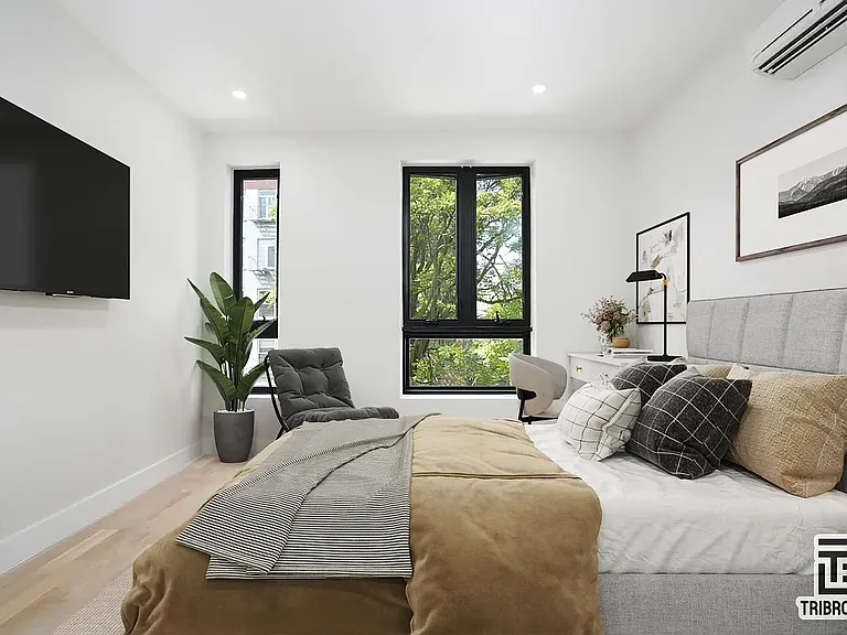 141 Meserole St #4B — Photo 1