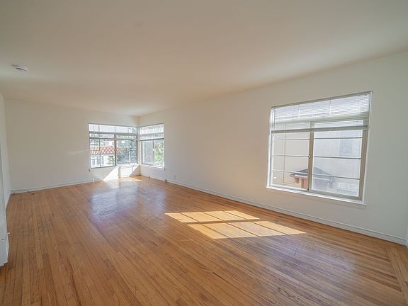 2nd image of 2526 Ivy Dr #2530-2526-