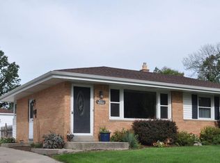 W151N8669 Marshall Dr, Menomonee Falls, WI 53051