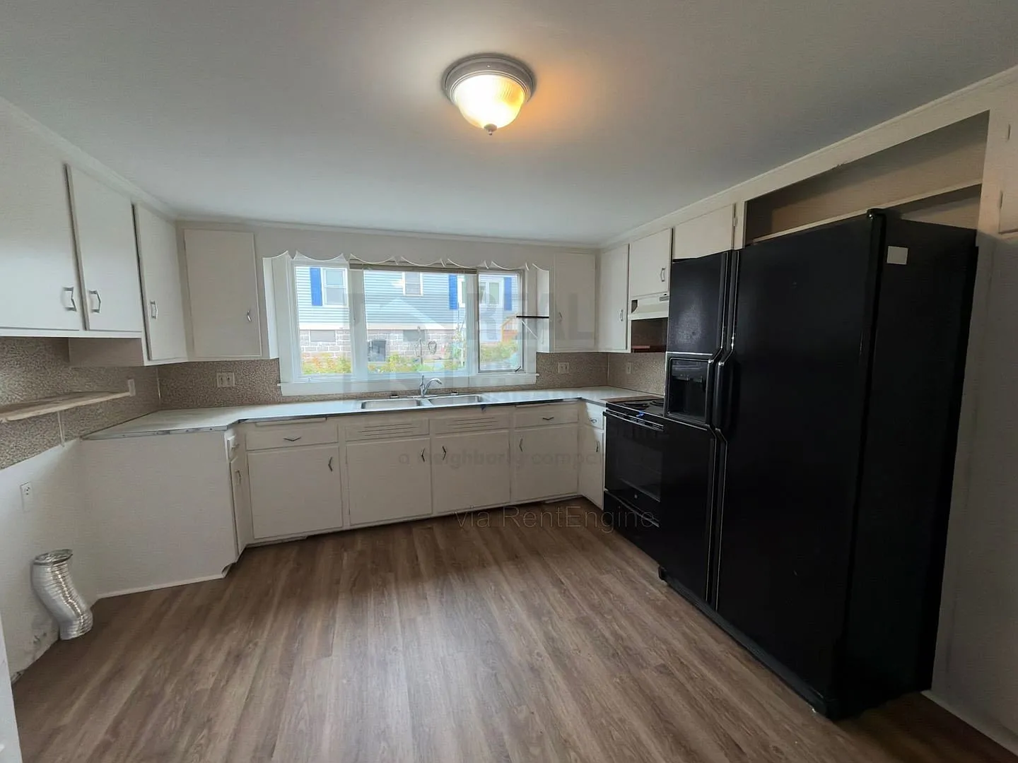3 bed, 1.0 bath, $2,050 — Photo 2