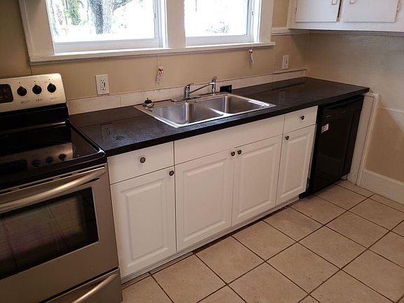 4th image of 2421 20th St S #A