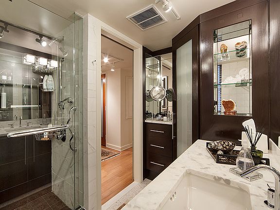 5th image of 100 W 58th St APT 10B