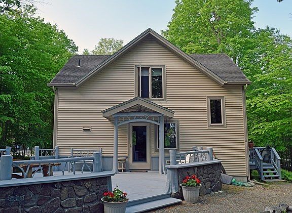 Adjoining Deck