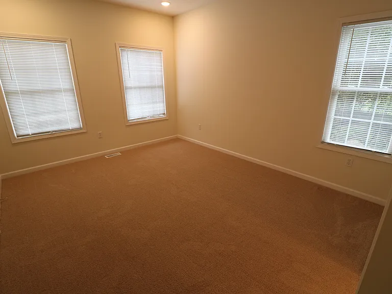 305 S Clifton Ave — Photo 8