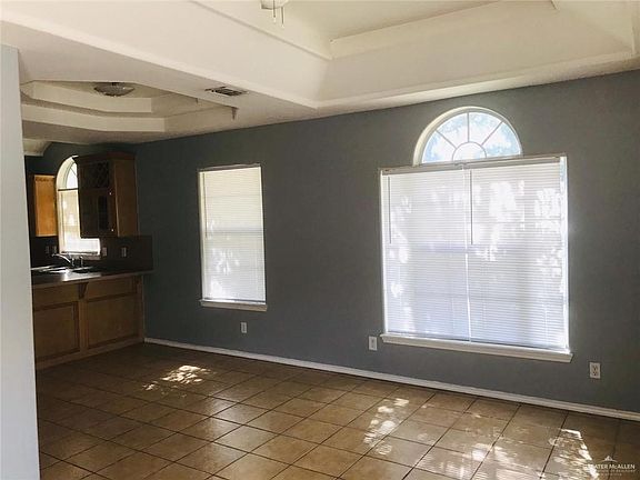 2nd image of 423 La Mancha Dr #3