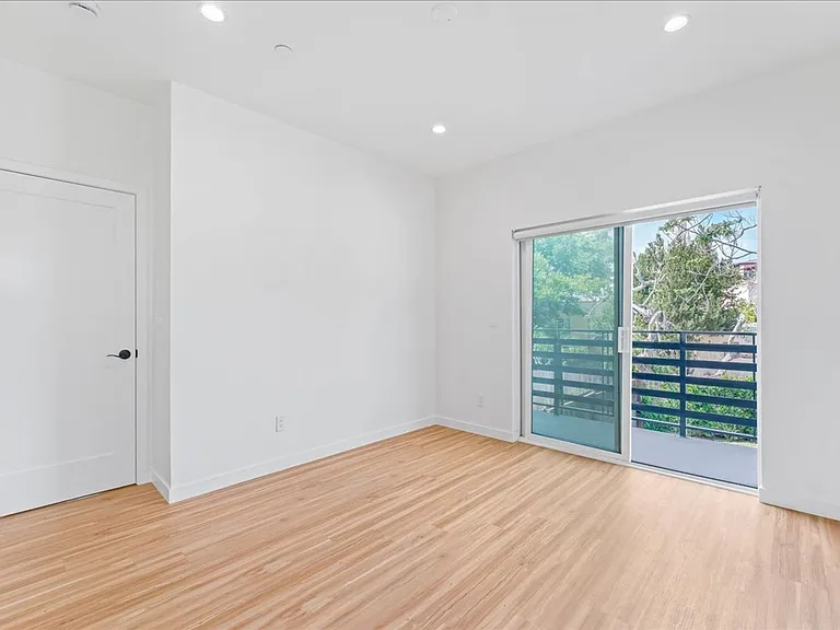 4019 W Mont Clair St — Photo 8