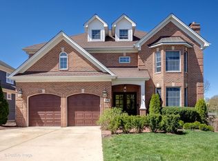 230 Middaugh Rd, Clarendon Hills, IL 60514