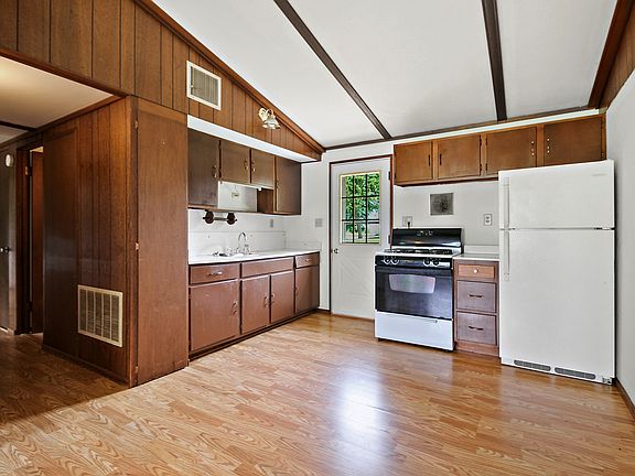 3rd image of 114-118 1st North St