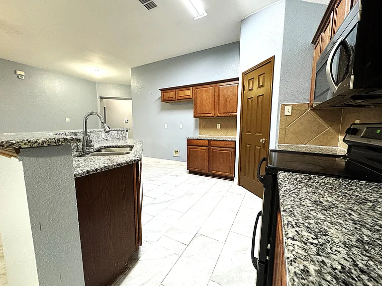 13624 Kaplan Ct — Photo 6