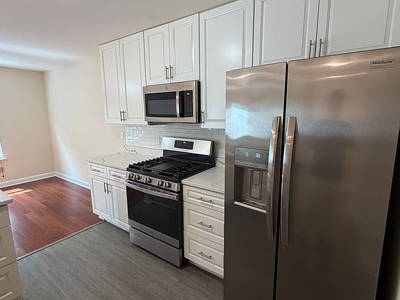 5th image of 604 Knollwood Ct #604