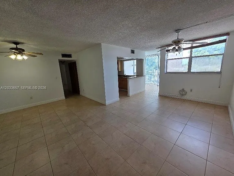 9411 SW 4th St #303 — Photo 4