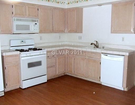 5th image of 9309 Mountain Range Ave