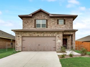 203 University St, Farmersville, TX 75442