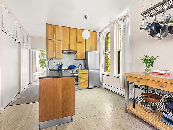 3rd image of 151 Lafayette Ave APT 4