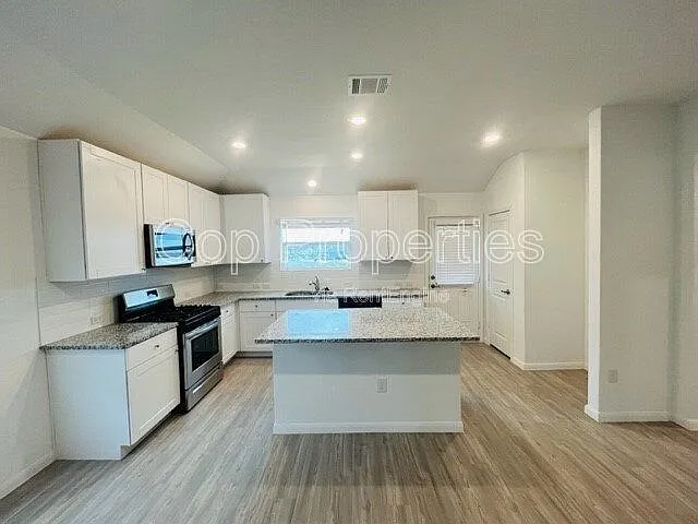 742 Haas Way — Photo 3