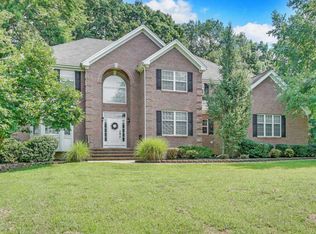 12 Tioga Dr, Howell, NJ 07731