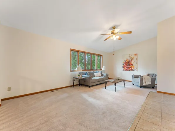 5562 Golfview Ln N, Oakdale, MN 55128