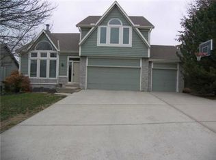 21706 W 52nd Ter, Shawnee, KS 66226