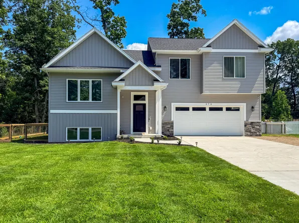 370 Chopin Dr, Muskegon, MI 49442