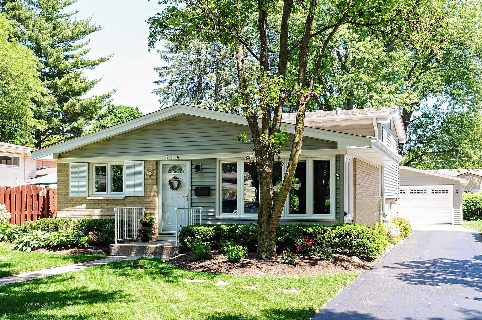 314 Drake St photo 1