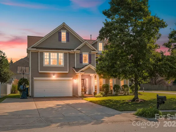 210 Golden Valley Dr, Mooresville, NC 28115