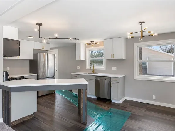 632 Petoskey Ave, Charlevoix, MI 49720