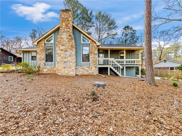 875 Strawberry Dr, Ellenwood, GA 30294