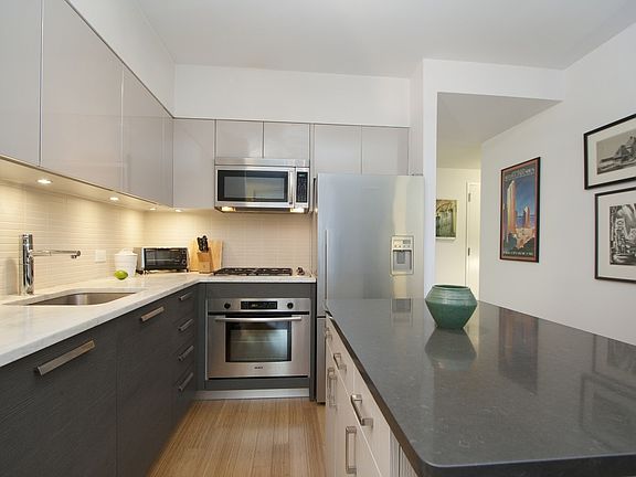 2nd image of 505 W 47th St #6D