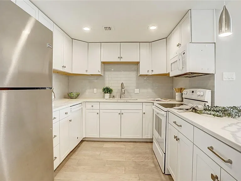 1801 Lavaca St #11F — Photo 2