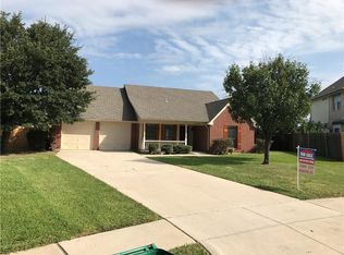 6625 Ridgetop Dr, Watauga, TX 76148