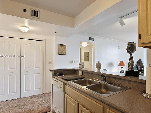 5th image of 2665 SW 37th Ave APT 301