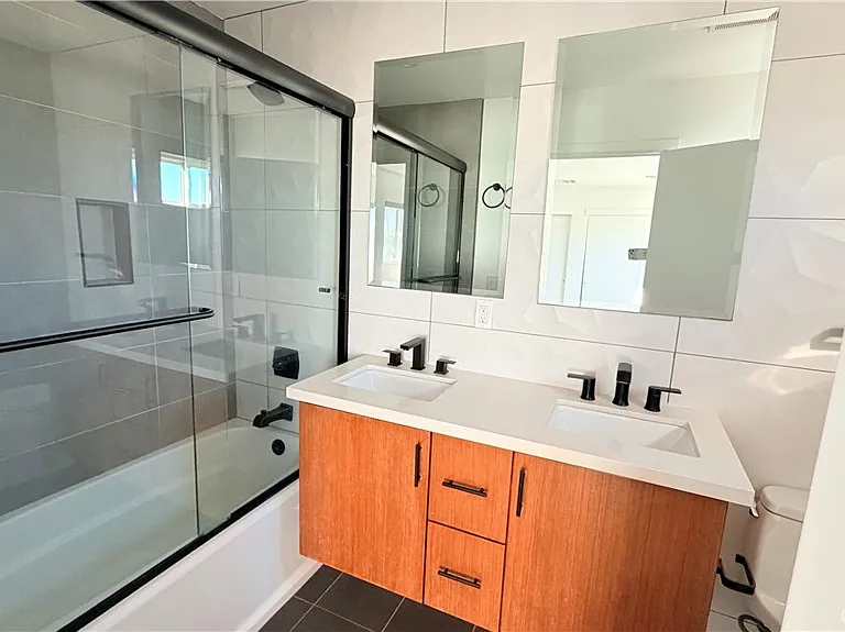 1418 S Cloverdale Ave — Photo 4