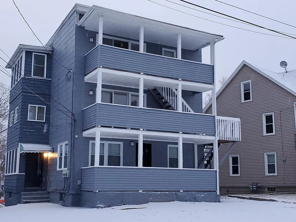 3 bed, 980 sqft, $1,550 — Photo 1
