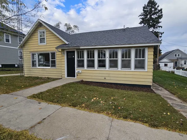 807 W Franklin St, Portage, WI 53901