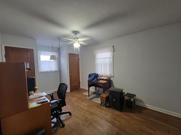3rd image of 135 W O St