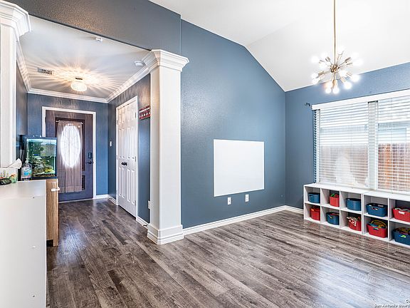3rd image of 1609 Antoinette Dr