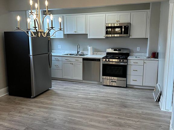 4th image of 815 Edward St