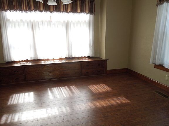 3rd image of 14 Sherrard Ave