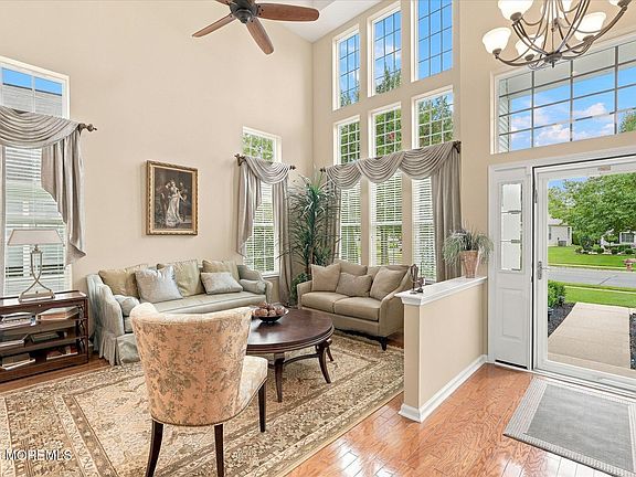 5th image of 26 Pond View Circle