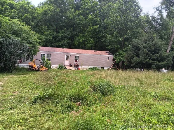 522 S Gobbler Knob Road, Pekin, IN 47165